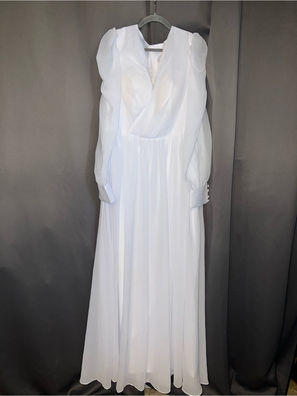 Elegant White Long Sleeve V-Neck Wedding Dress